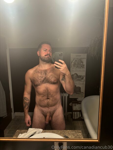 Canadiancub30 only fans pic