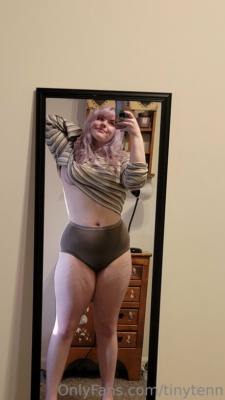 Tinytenn onlyfans desnuda