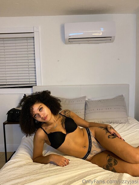 Jizzyjasi only fans pictures