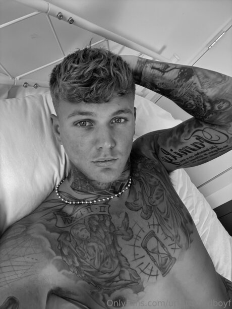 Urtattooedboyf nude onlyfans pics