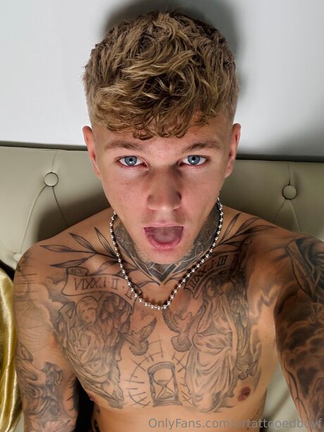 Urtattooedboyf onlyfans nude photos