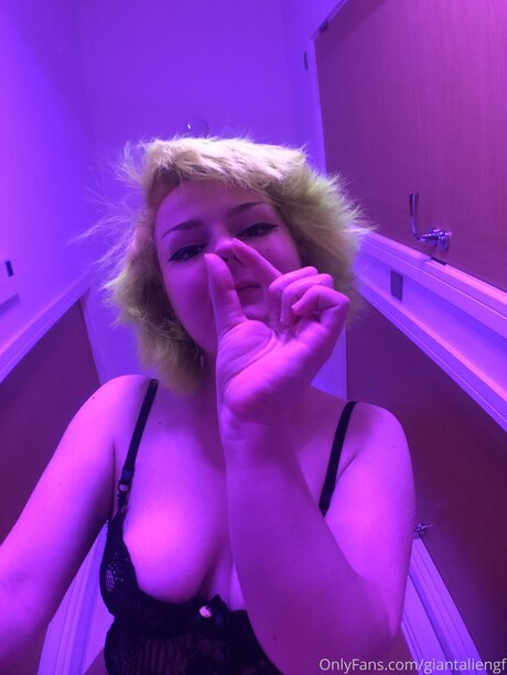 Giantaliengf  candids