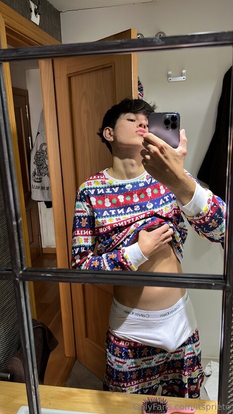 Marcostwinkk  visual