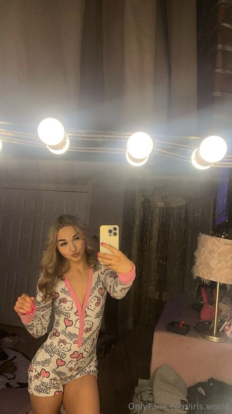 Iris World onlyfans sex leak