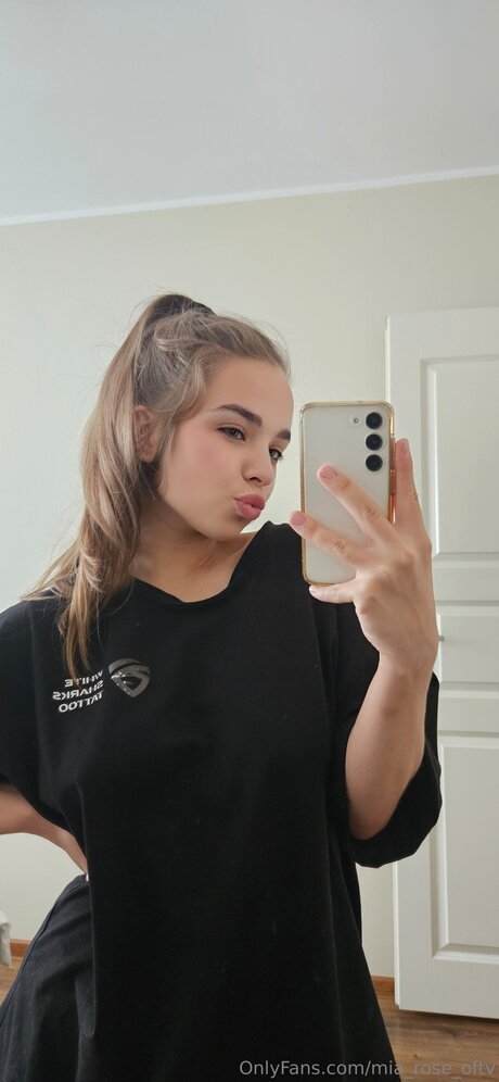 Mia Rose Oftv only fans nude leaks