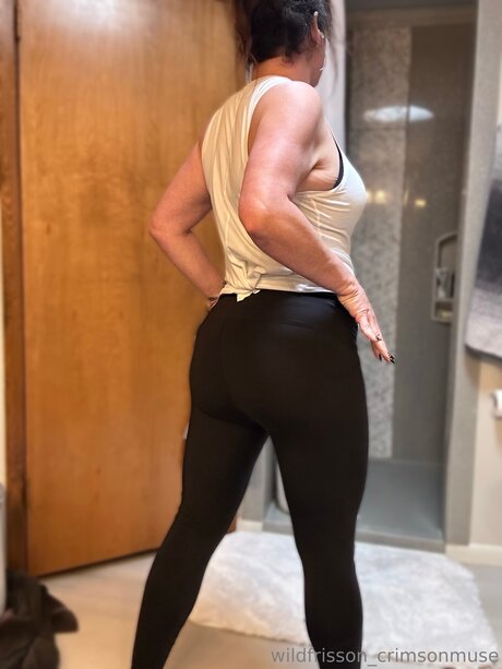 Crimsonmusewildfrisson naked onlyfans leaks