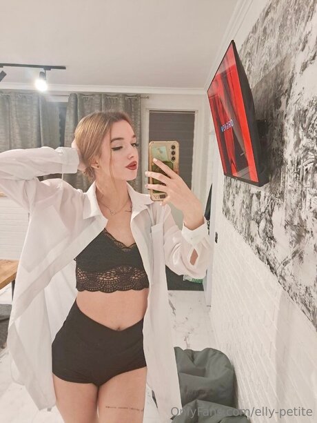 Elly Petite free only fans
