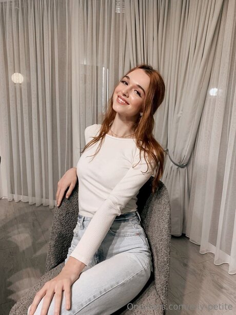 Elly Petite onlyfans page
