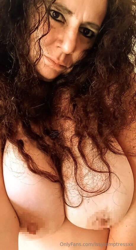 Issytemptressxx naked onlyfans leak