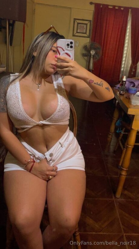 Bella Noir18 onlyfans naked leaks