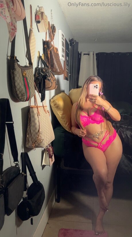 Luscious Lily onlyfans leaks.