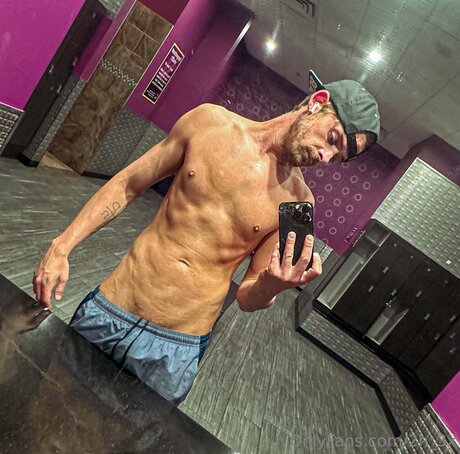 2h 3x onlyfans model