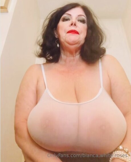 Bianca White Roses onlyfans leaj