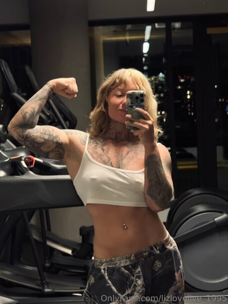 Lizlovelive 1995 onlyfans leaked