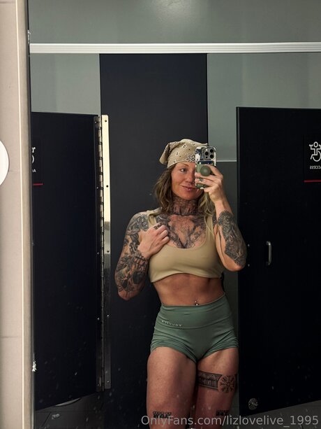 Lizlovelive 1995 nude on onlyfans
