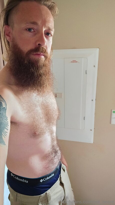 Hot Beard desnuda onlyfans