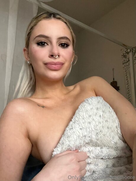 Alexiismoore is on onlyfans