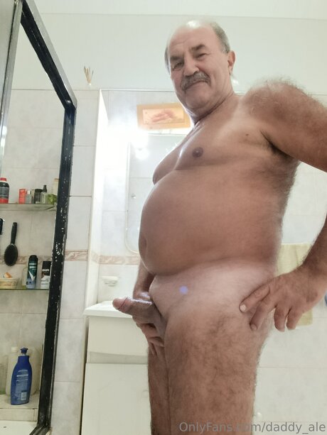 Daddy Ale onlyfans star