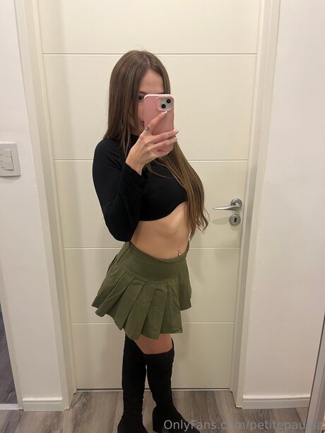Petitepaulaa onlyfans leaked pics