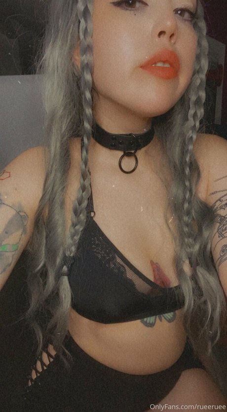 rueeruee onlyfans nude porn