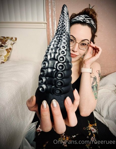 rueeruee onlyfans leak porn