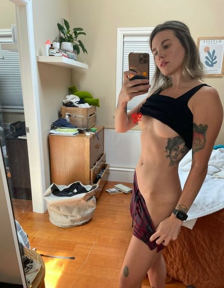 Horsegirldotjpeg onlyfans strip tease