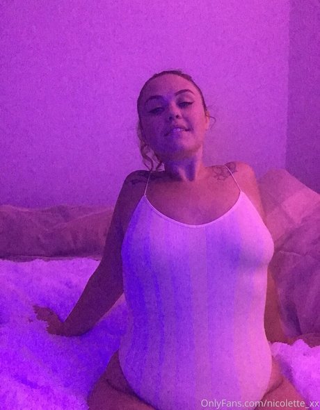 nicolette xx onlyfans model
