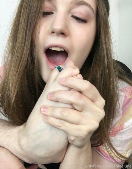 ashleejune nude only fans leaks