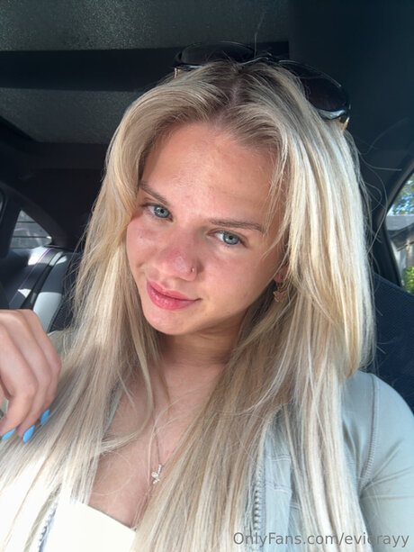 Evierayy feet onlyfans