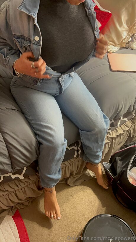 Moxiepowers onlyfans topless