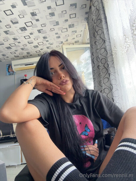 Rennii M onlyfans model photos