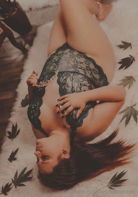 Delphidelacroix nude only fans leaks