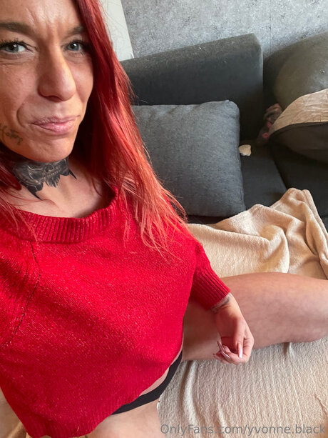 Yvonne Black onlyfans model photo
