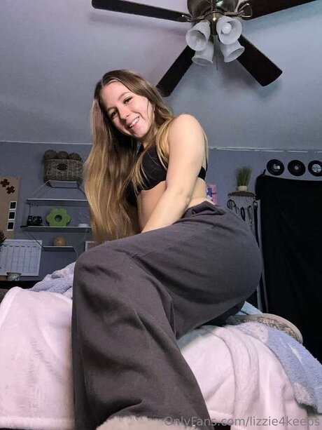 Lizzie4keeps onlyfans leaked tits