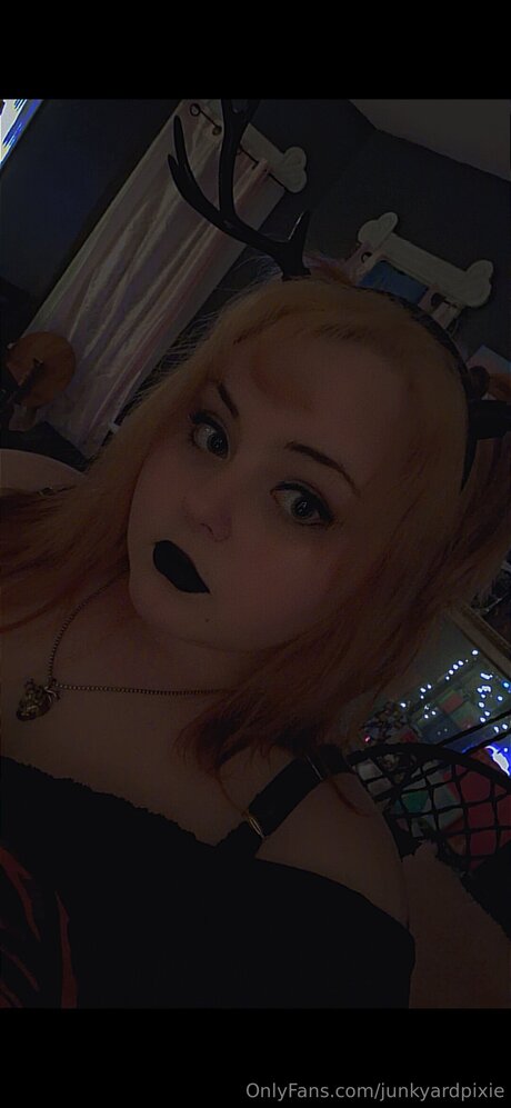 Junkyardpixie nude onlyfans