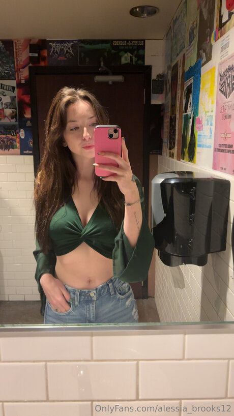Alessia Brooks12 on onlyfans