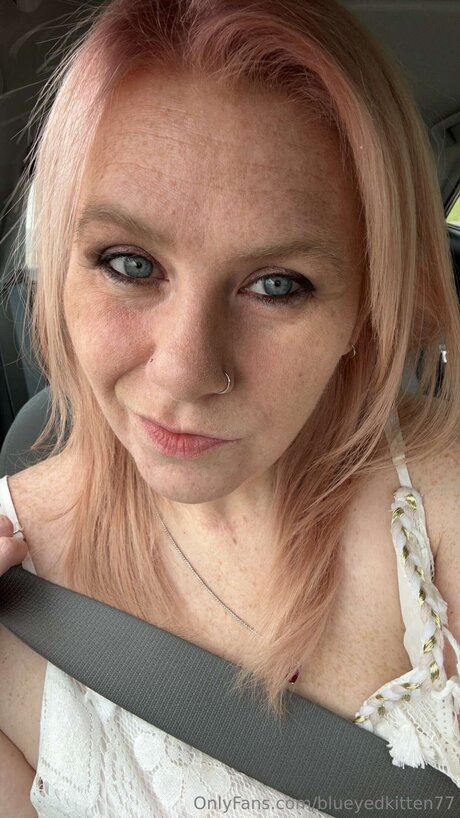 Blueyedkitten77 onlyfans boobs