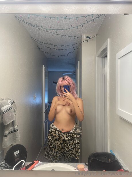 Weakend only fans nudes