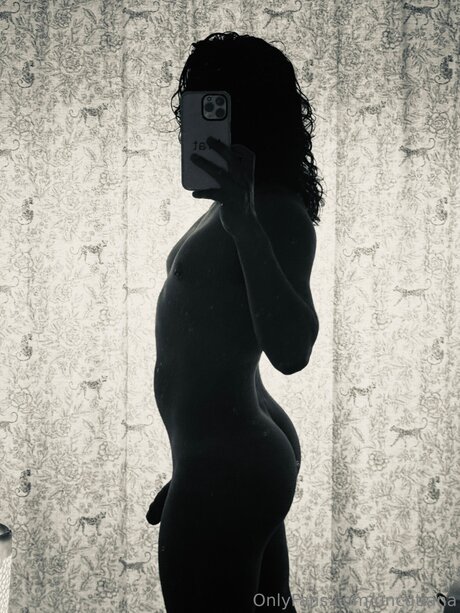 Uncutiana onlyfans images