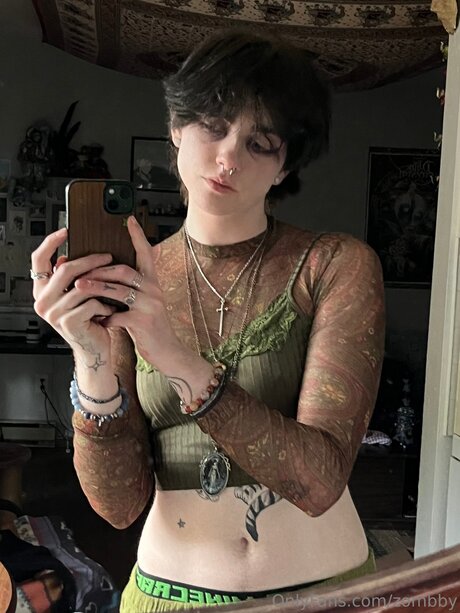 Zombby onlyfans nude content