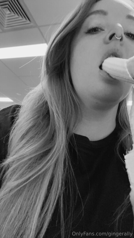 huge shemale onlyfans nude picture