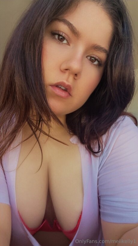 Melikelly1 porn onlyfans