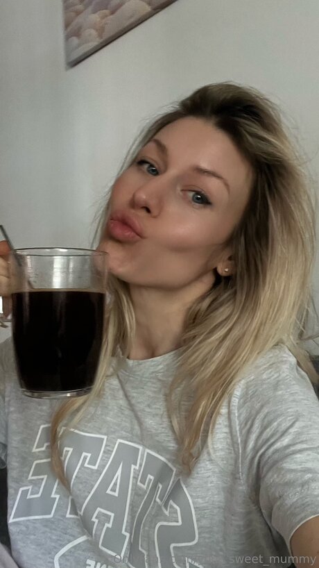 Your Sweet Mummy onlyfans model images