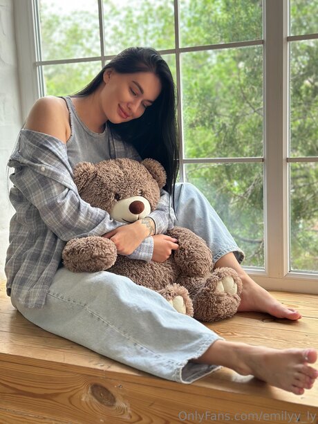 Emilyy Ly onlyfans explicit content