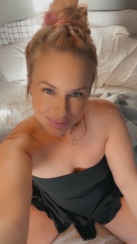 Sexykfuntimes onlyfans model images