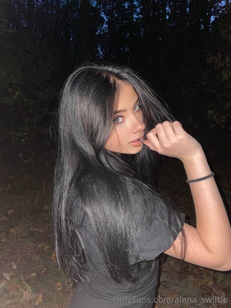 Alena Swiitie onlyfans leaks.