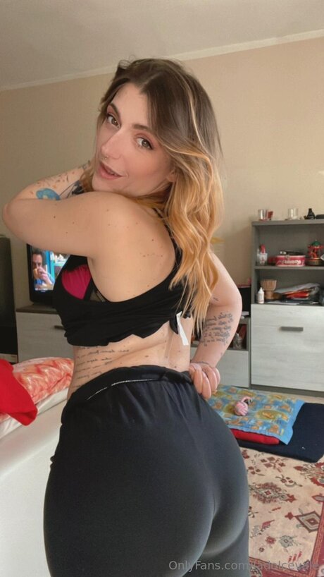 Latuavale leaked onlyfans content