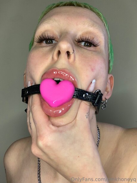 Pinkhoneyq  pictures