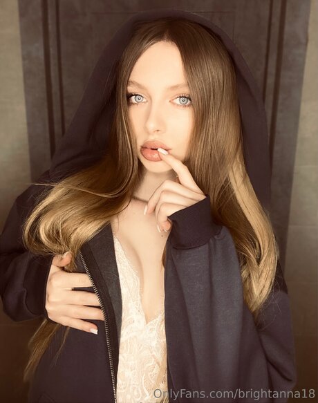 Brightanna18 nude leak onlyfans