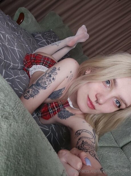 blonde ass onlyfans free illustration